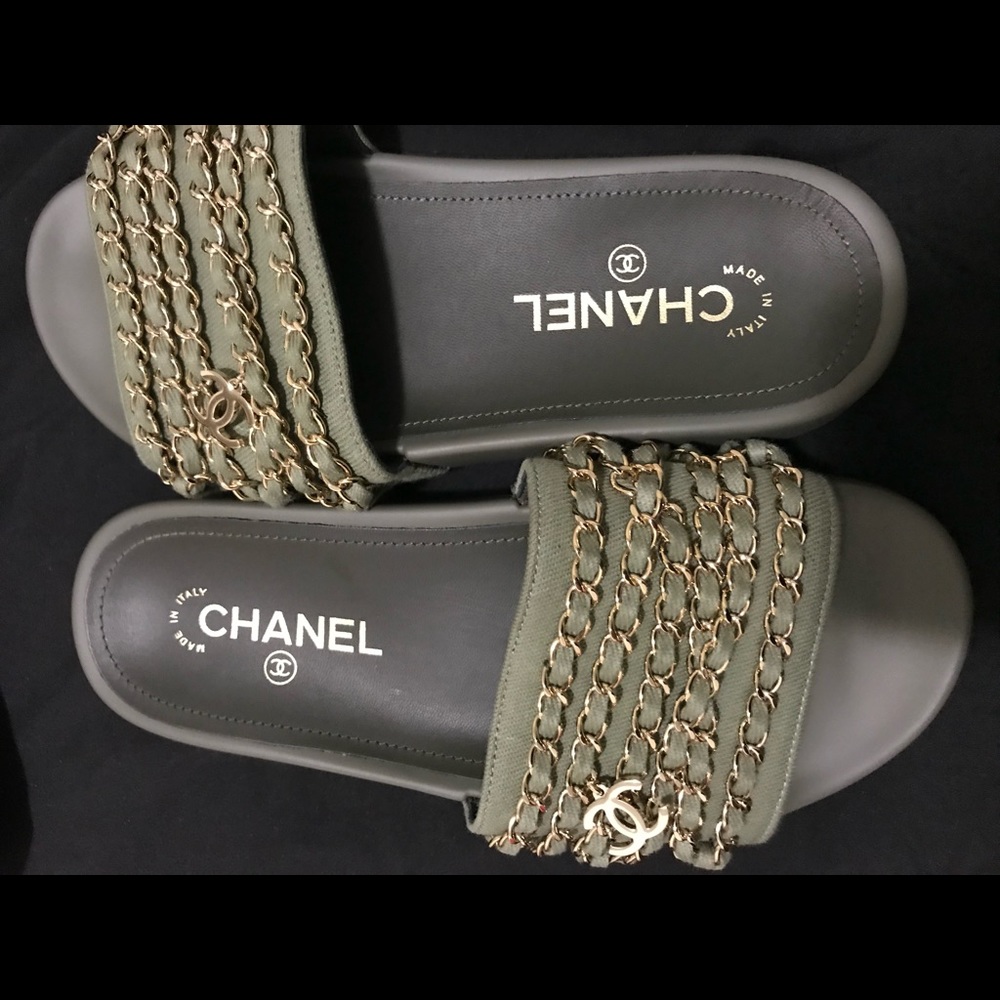 CHANEL SLIDES